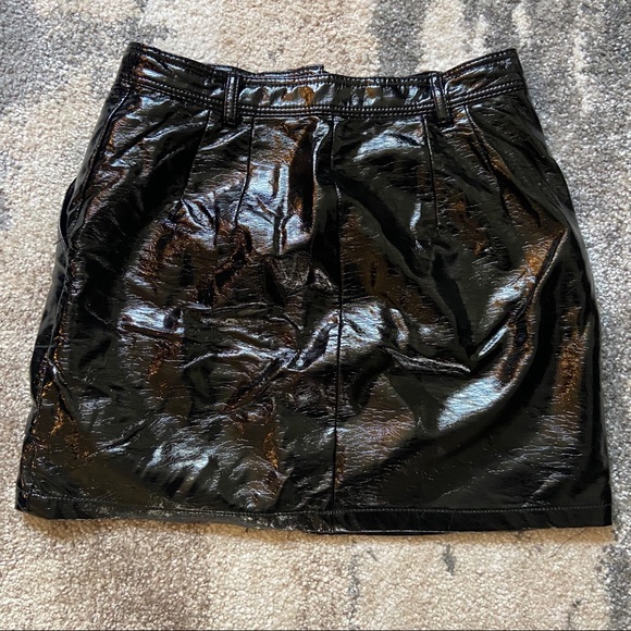 BLACK UO RETRO FAUX LEATHER SKIRT SIZE MEDIUM - Picture 3 of 3